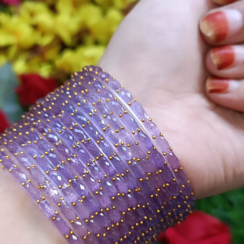 features glass bangles